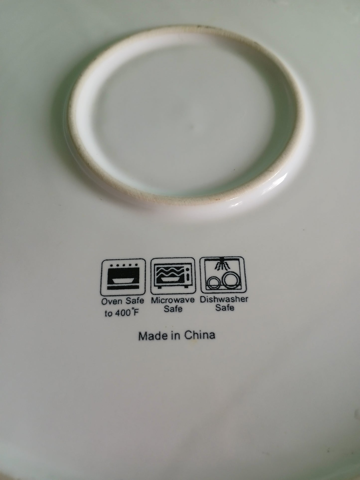 Heavy duty casserole dish with lid