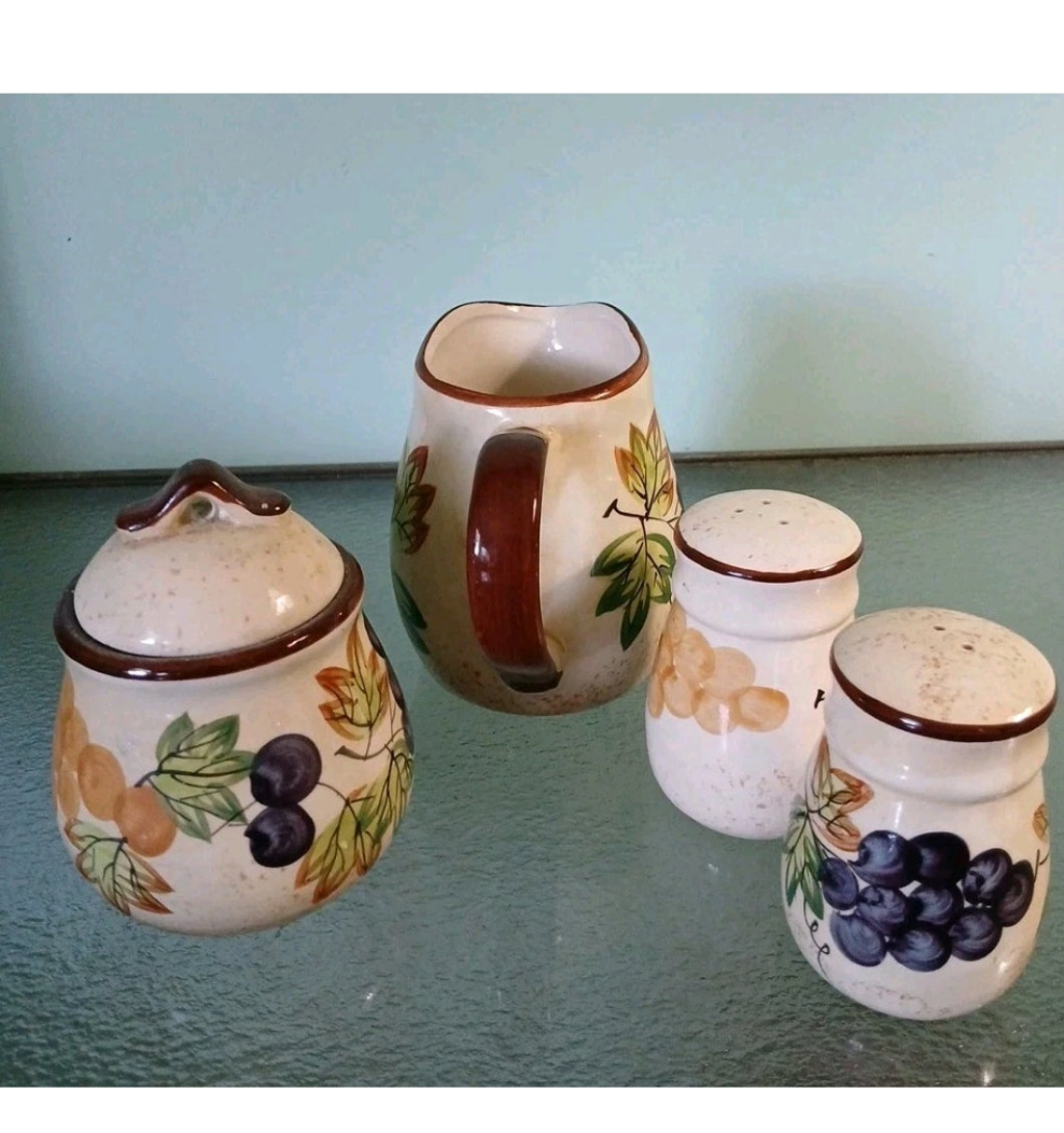 Grapevine Design Condiment Set