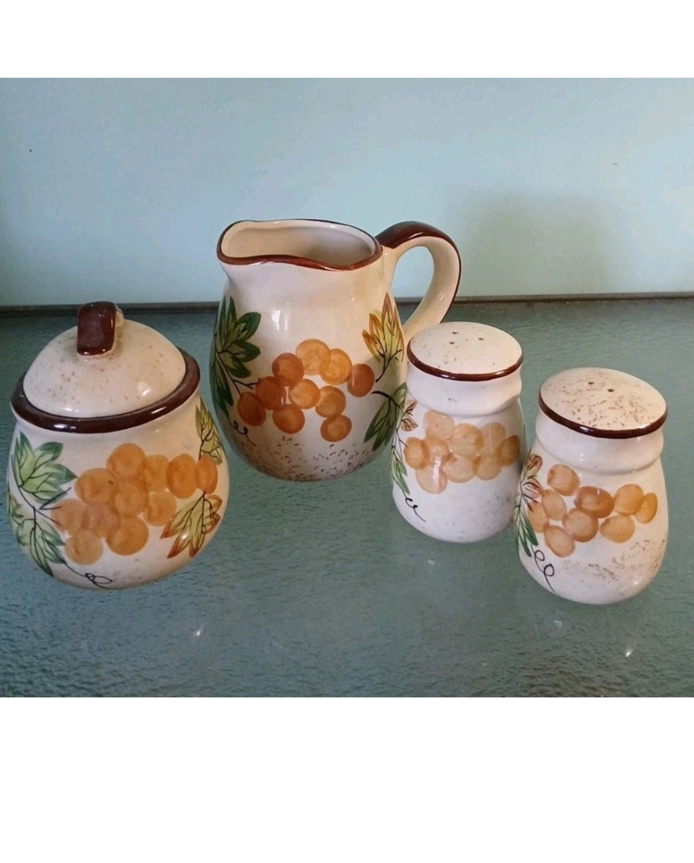 Grapevine Design Condiment Set