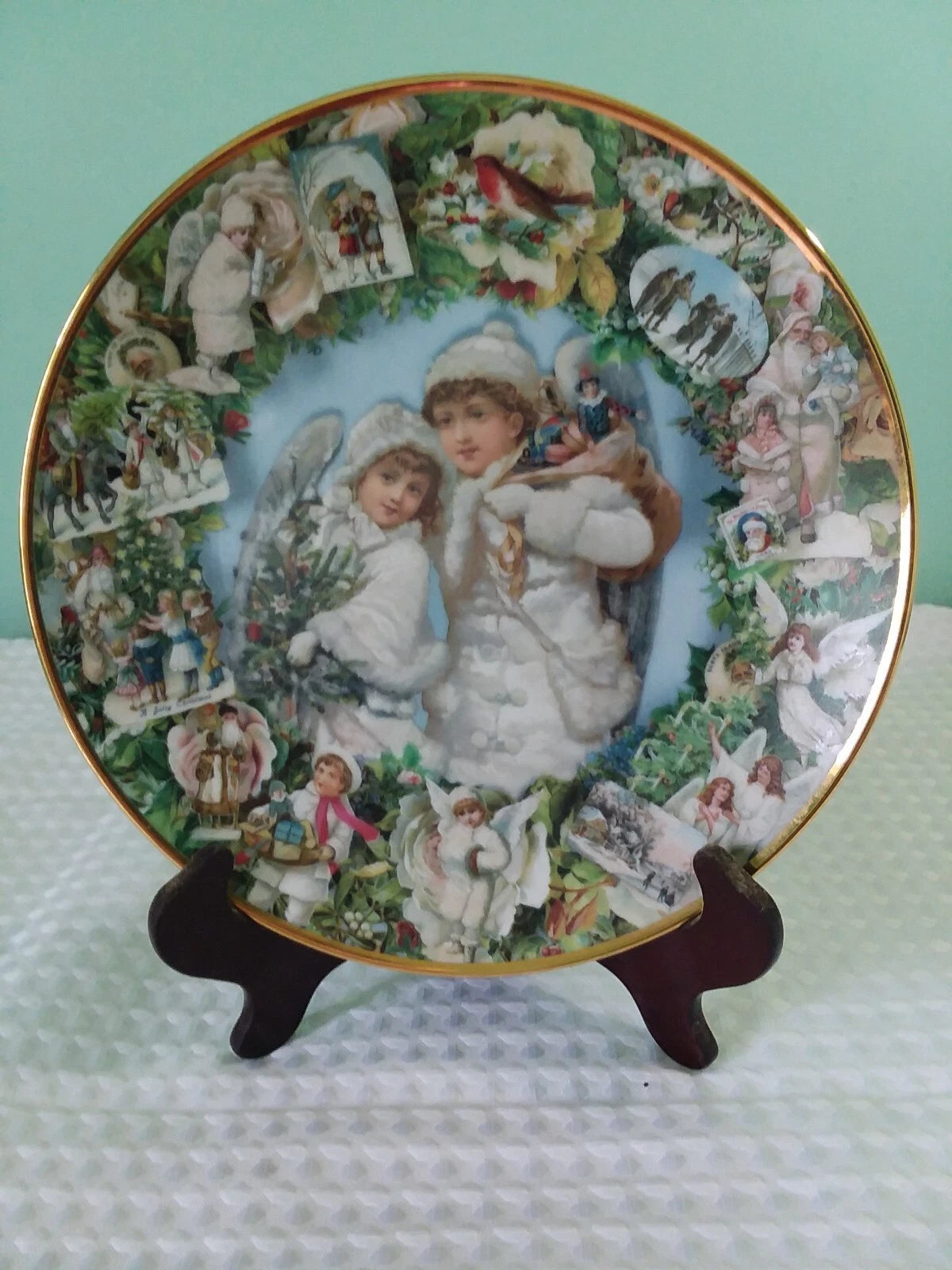 Angels Christmas  collector plate/victorian / collectible  2360B