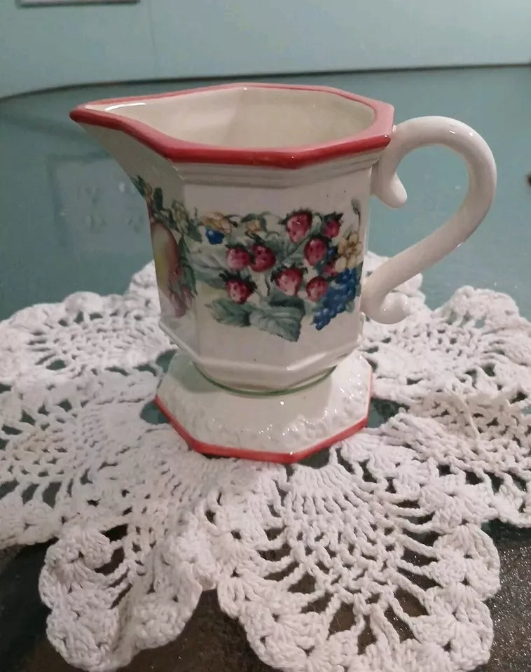 Avon Vtg Creamer Sweet Country Harvest   Retired Collection. Minni Pitcher