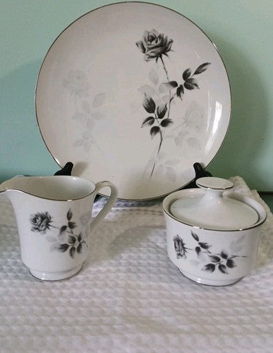 MOMOYAMA Sugar and Creamer Set with Dinner Plate