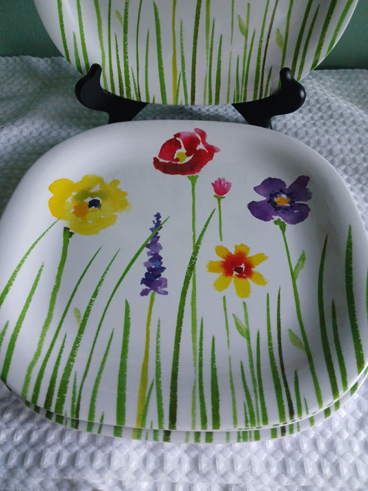 4 Square Hard Plastic Plates 11" - Floral Pansies & Daisies Design
