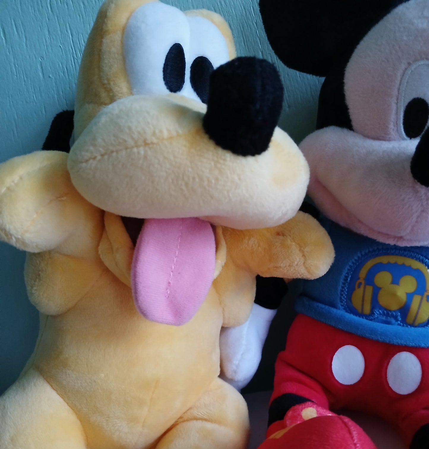 Singing Mickey & plush Pluto puppy- Disney JR Clubhouse The Hot Dog Song (watch VIDEO)