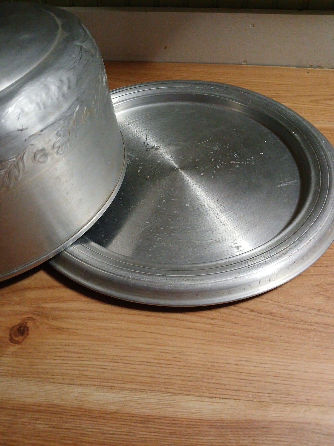 Vintage Aluminum Cake Saver with Acorn Knob /handle - Acorn Design.