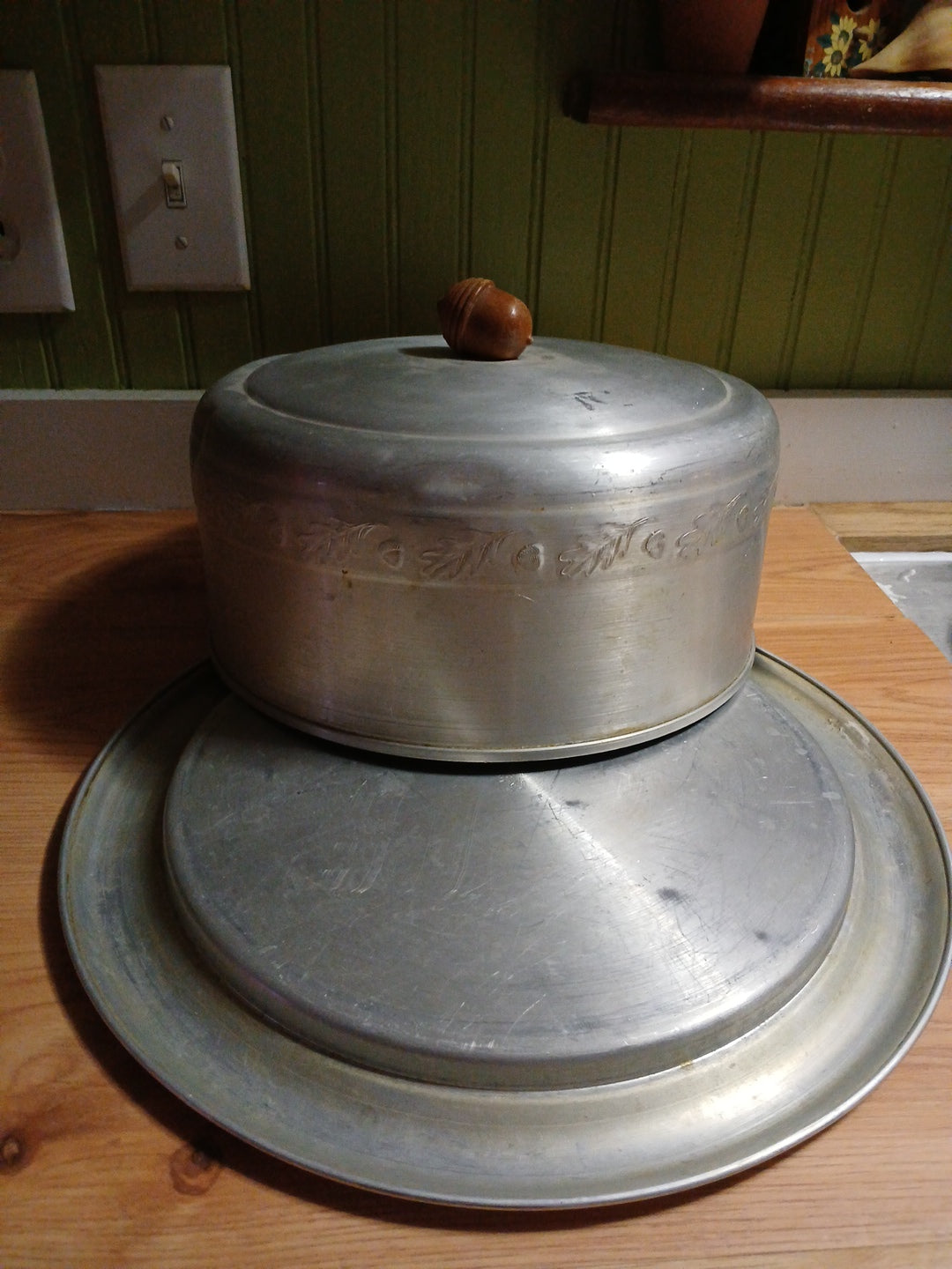 Vintage Aluminum Cake Saver with Acorn Knob /handle - Acorn Design.