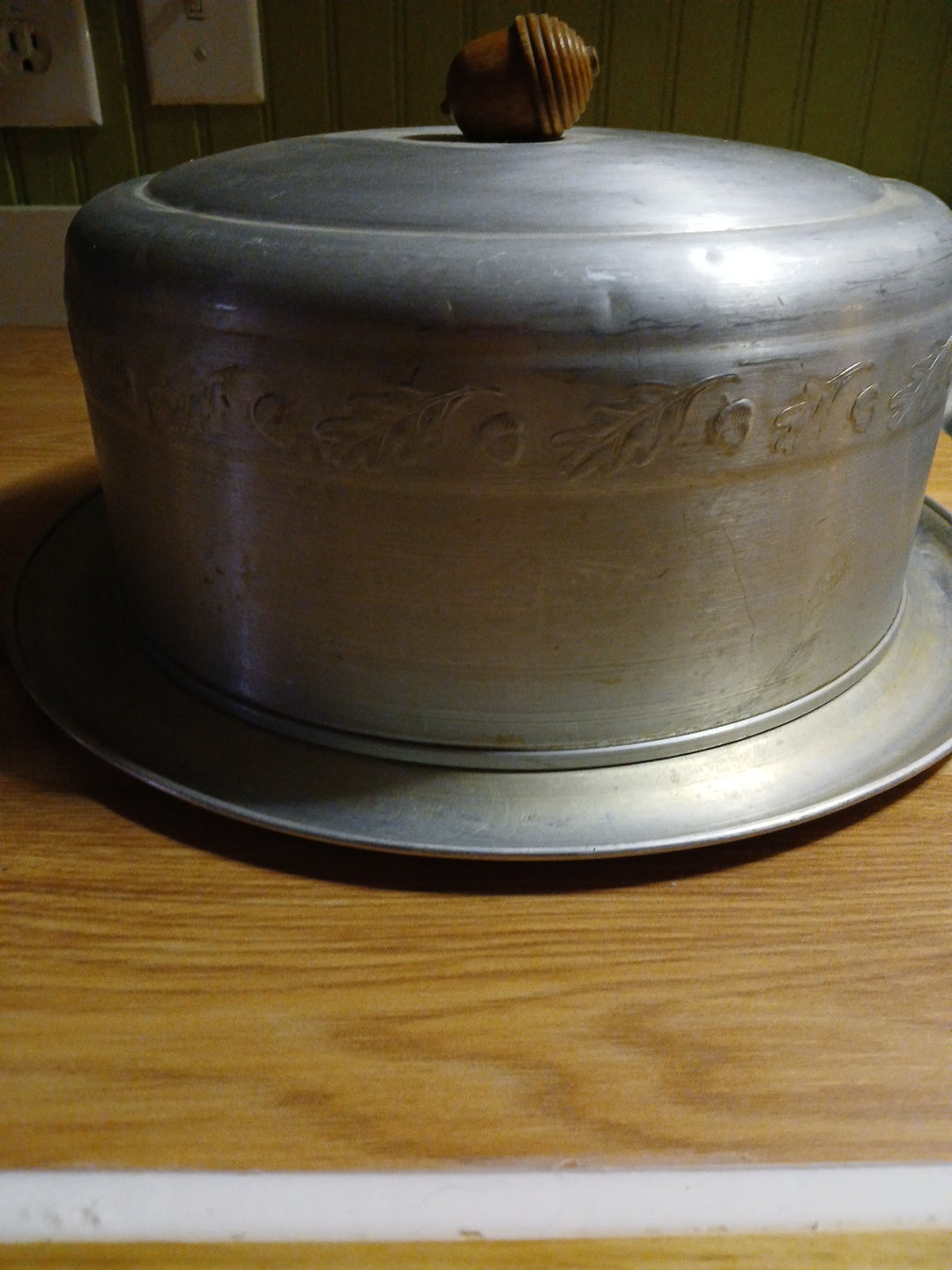 Vintage Aluminum Cake Saver with Acorn Knob /handle - Acorn Design.