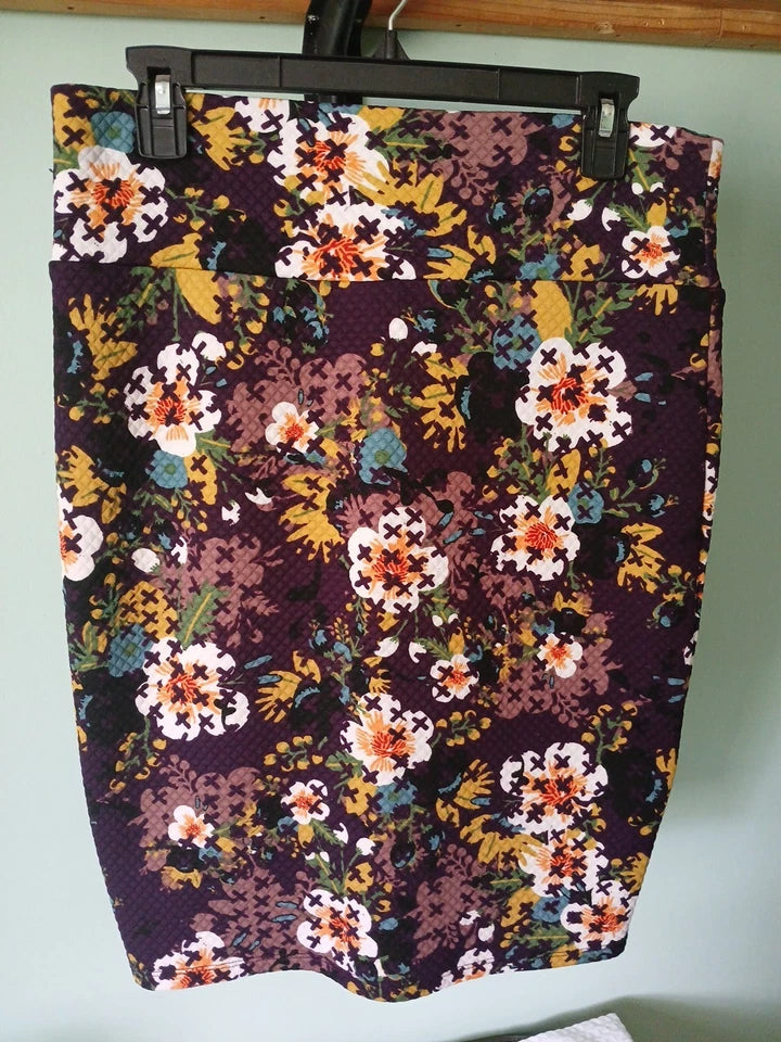 LuLaroe Fitted Mini Pencil Cassie skirt Sz M Paisley Floral stretch Waist Band